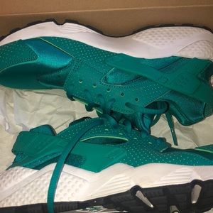 nike air womens huaraches